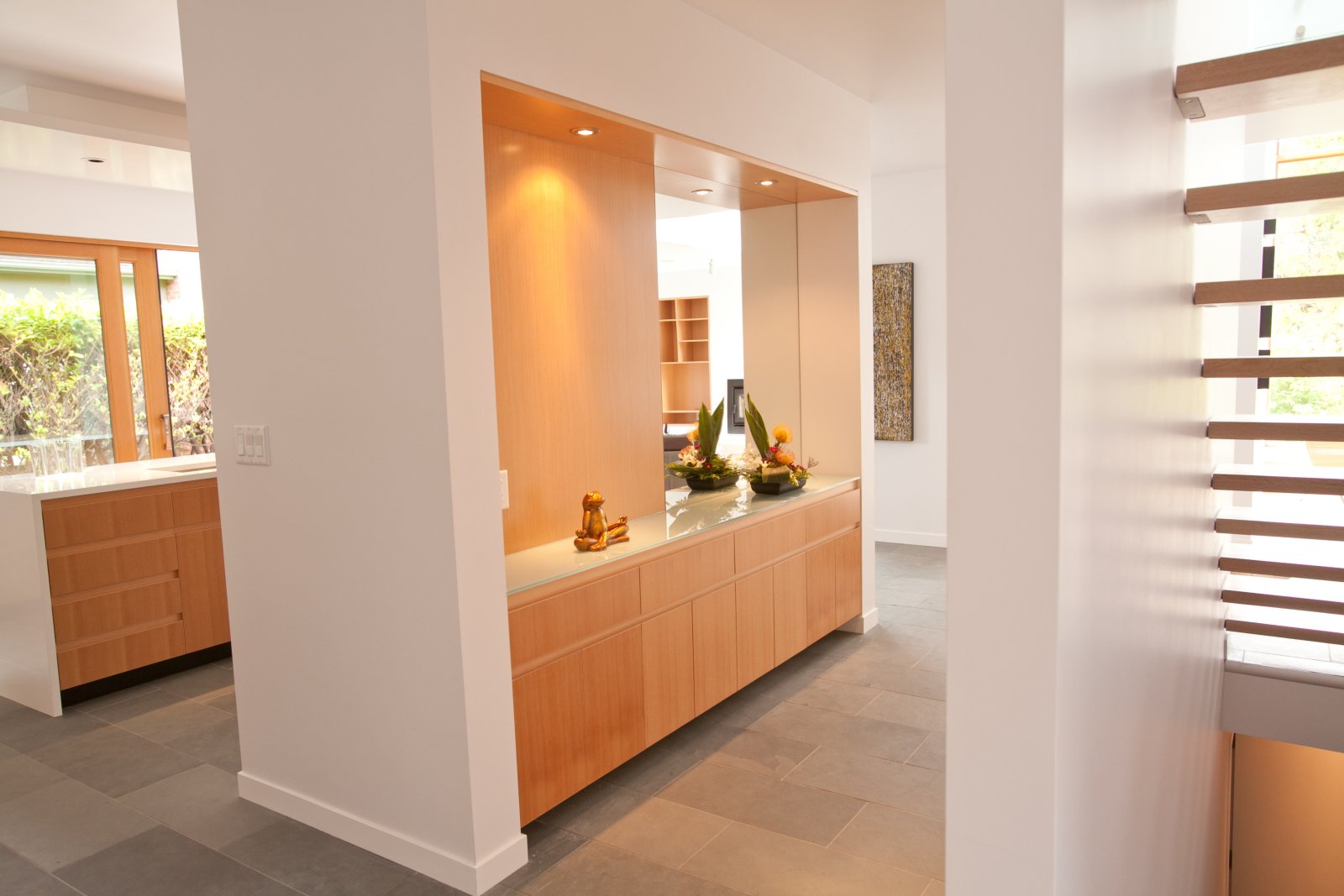 Jak dobrze zaprojektować oświetlenie w przedpokoju? 10 nowoczesne oświetlenie w przedpokoju