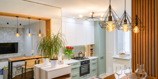 Lampy sufitowe, kinkiety, spoty: co gdzie działa najlepiej i dlaczego 16 designerskie oświetlenie