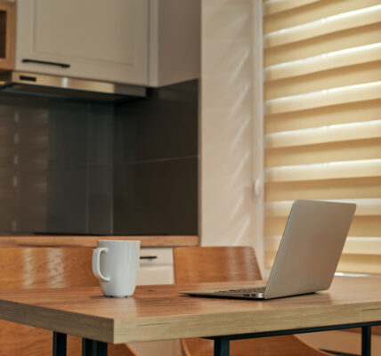 Rolety do mieszkania w bloku: co wybrać, żeby nie żałować po miesiącu? 2 Rolety do mieszkania