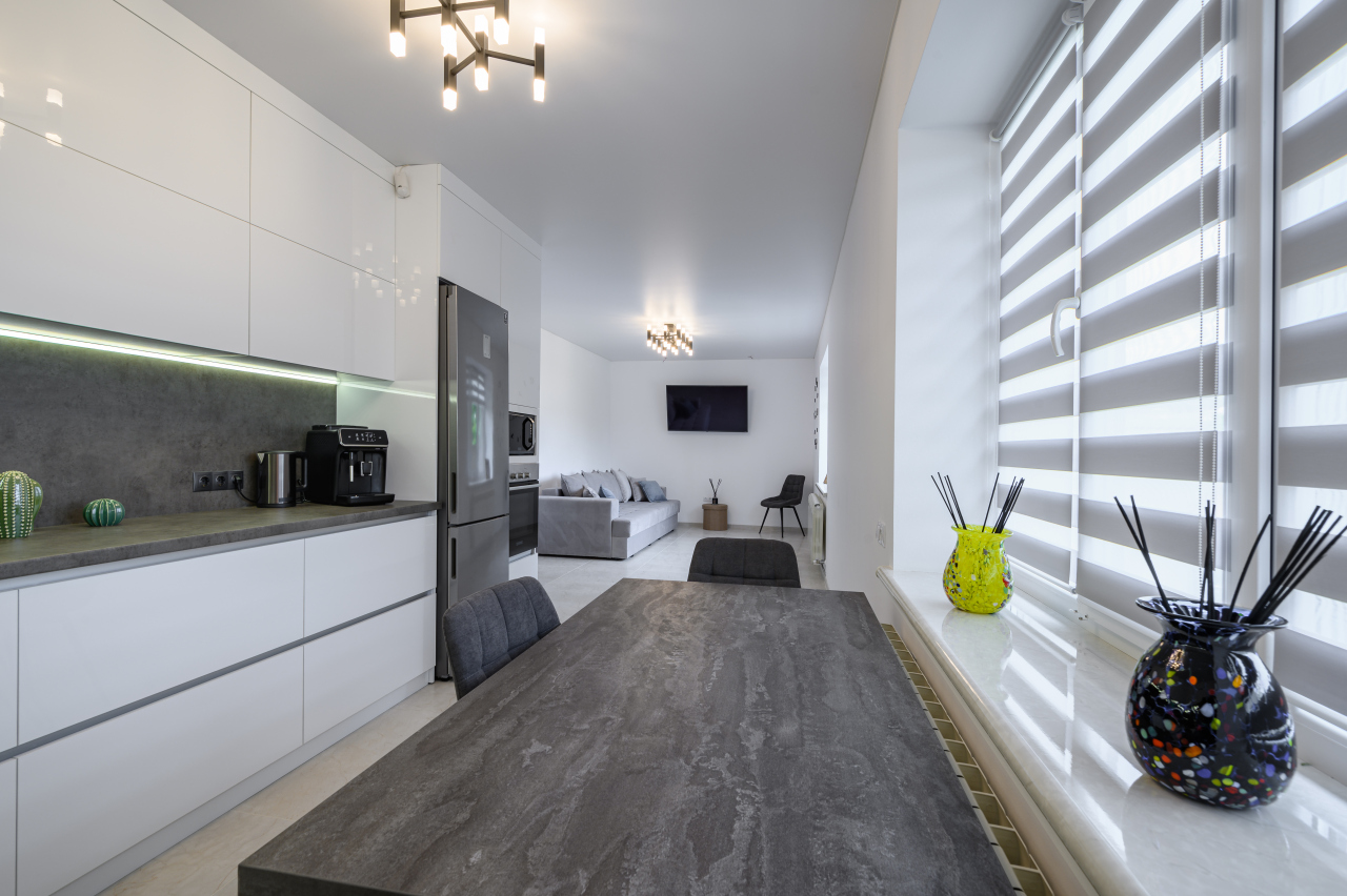 Czy osłony okienne mogą realnie zmniejszyć koszty ogrzewania? Analiza faktów i mitów